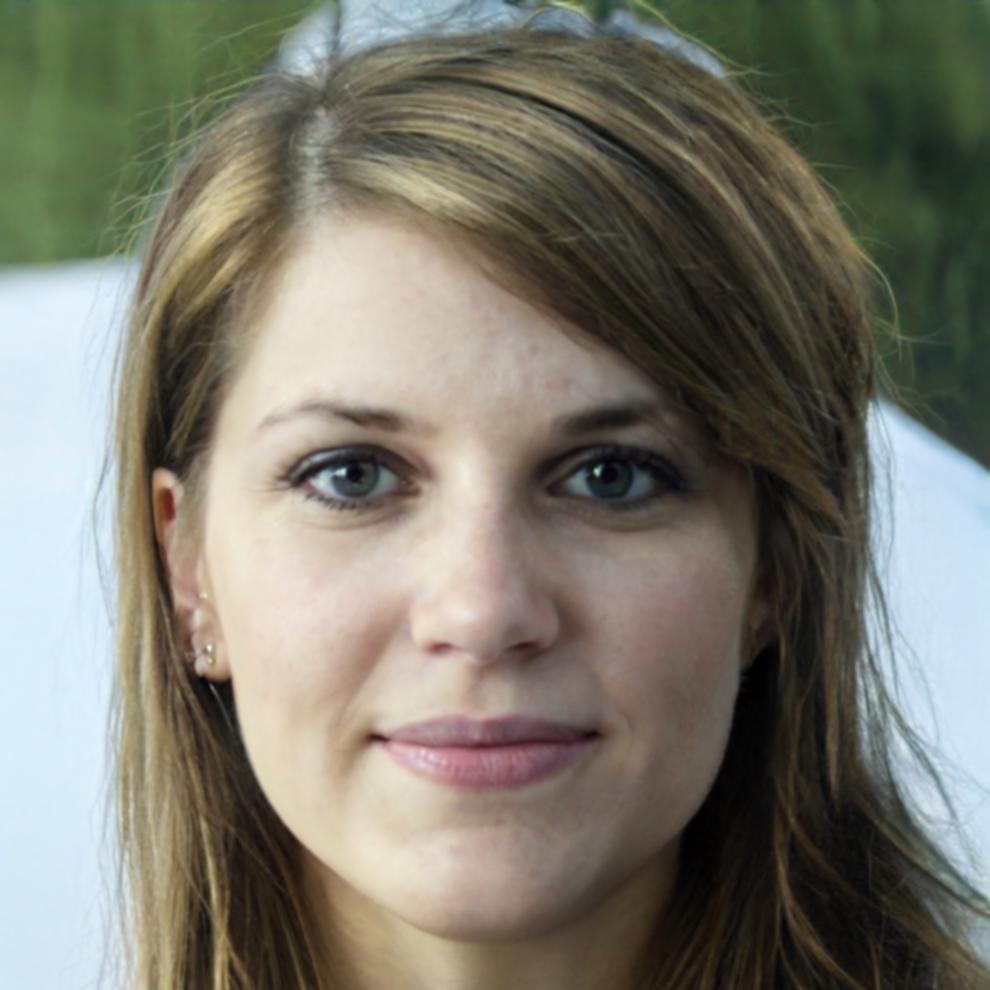 Elena Ruiz, Especialista en Gestión de Riesgos